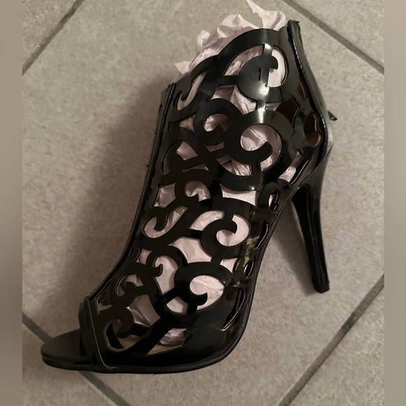 N.Y.L.A booties (new) - Picture 4 of 13